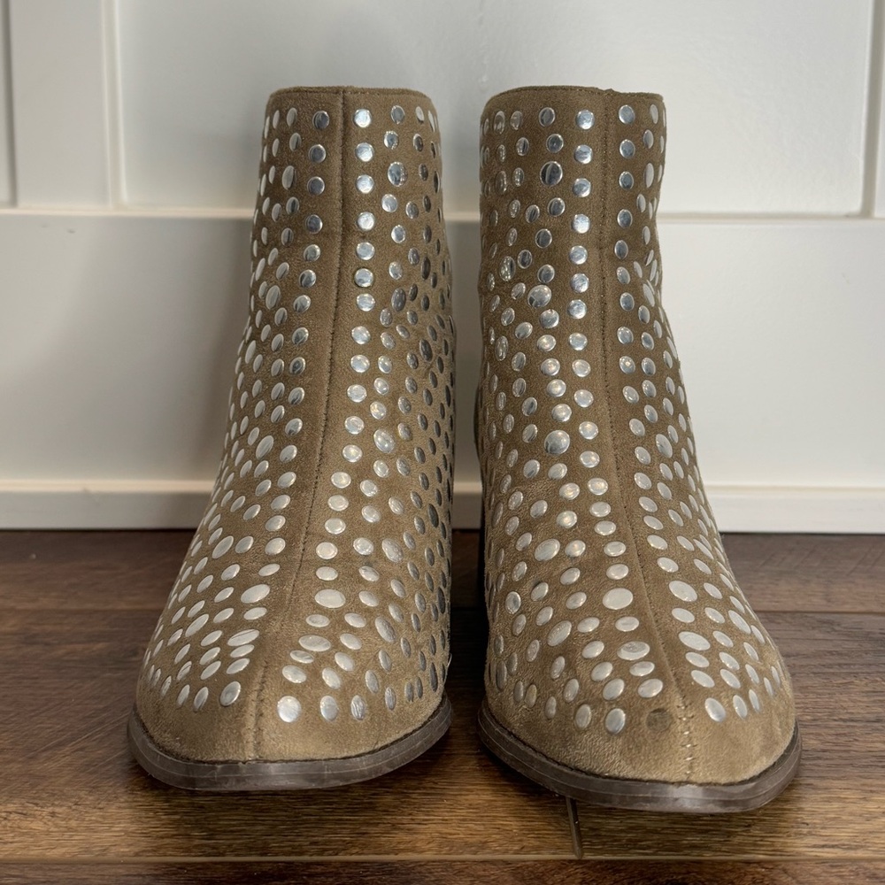 Mackin J Women's Silver Studded Taupe Brown Heeled Ankle Boots Size 8 CT - Picture 4 of 8